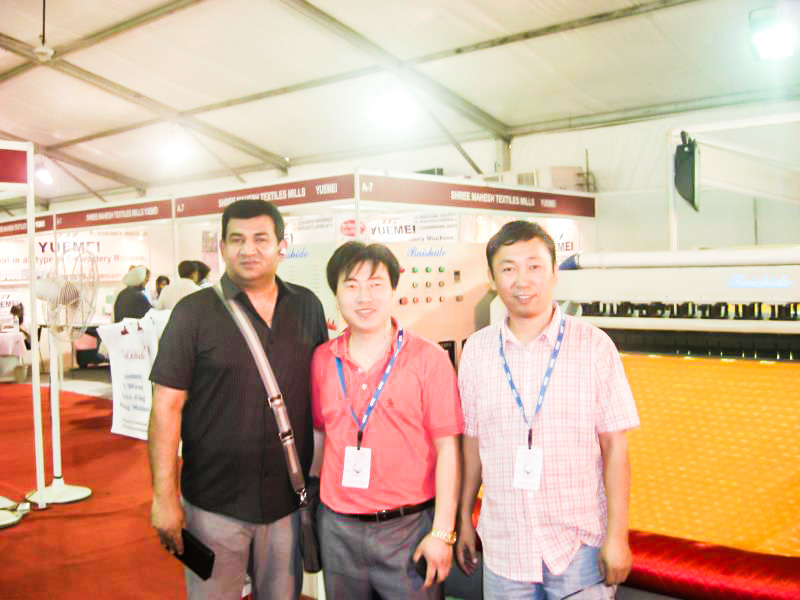 巴基斯坦客戶來我公司購(gòu)買多功能打折機(jī)（JT-216）